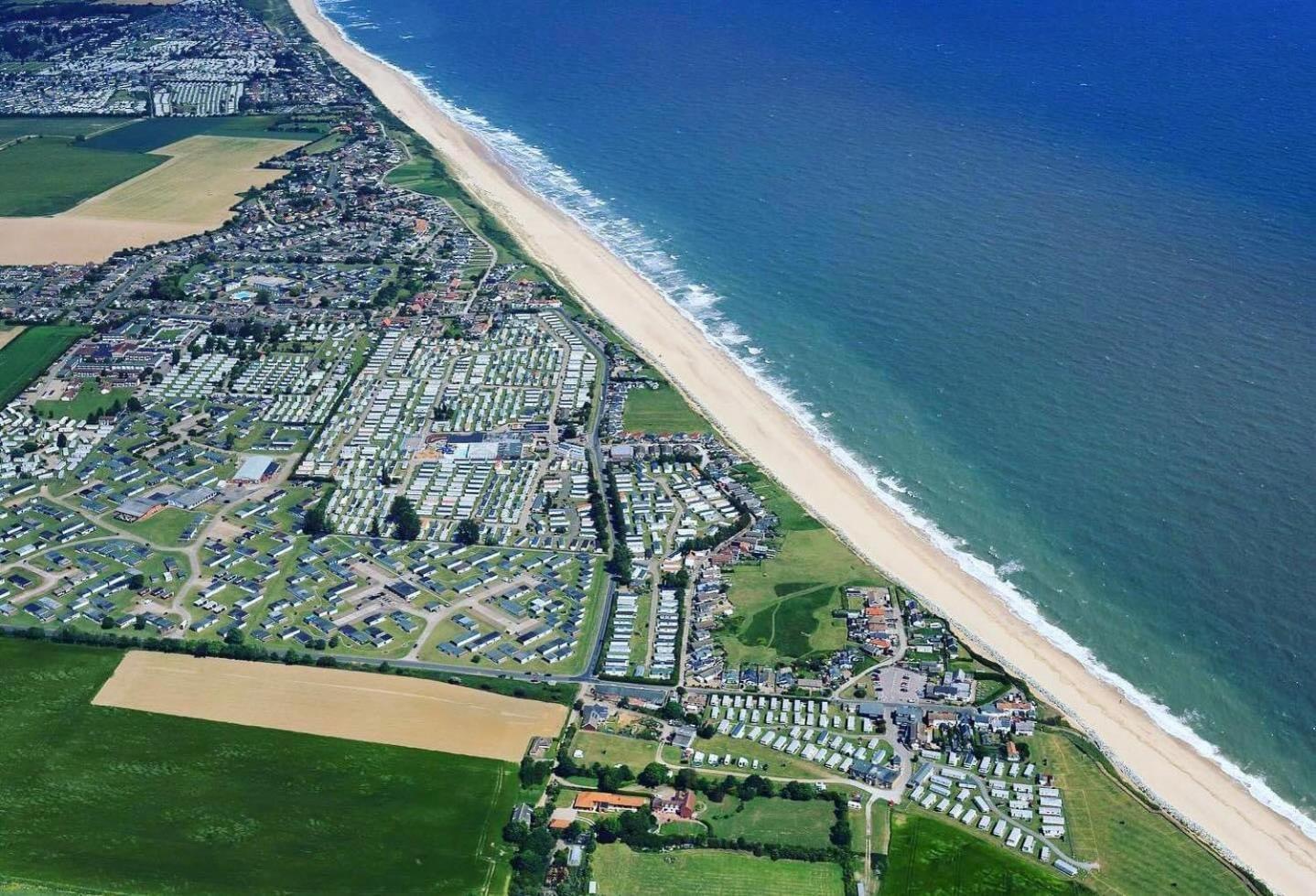 Eagle 63: Pet-friendly Beach Retreat At California Cliffs Holiday park *