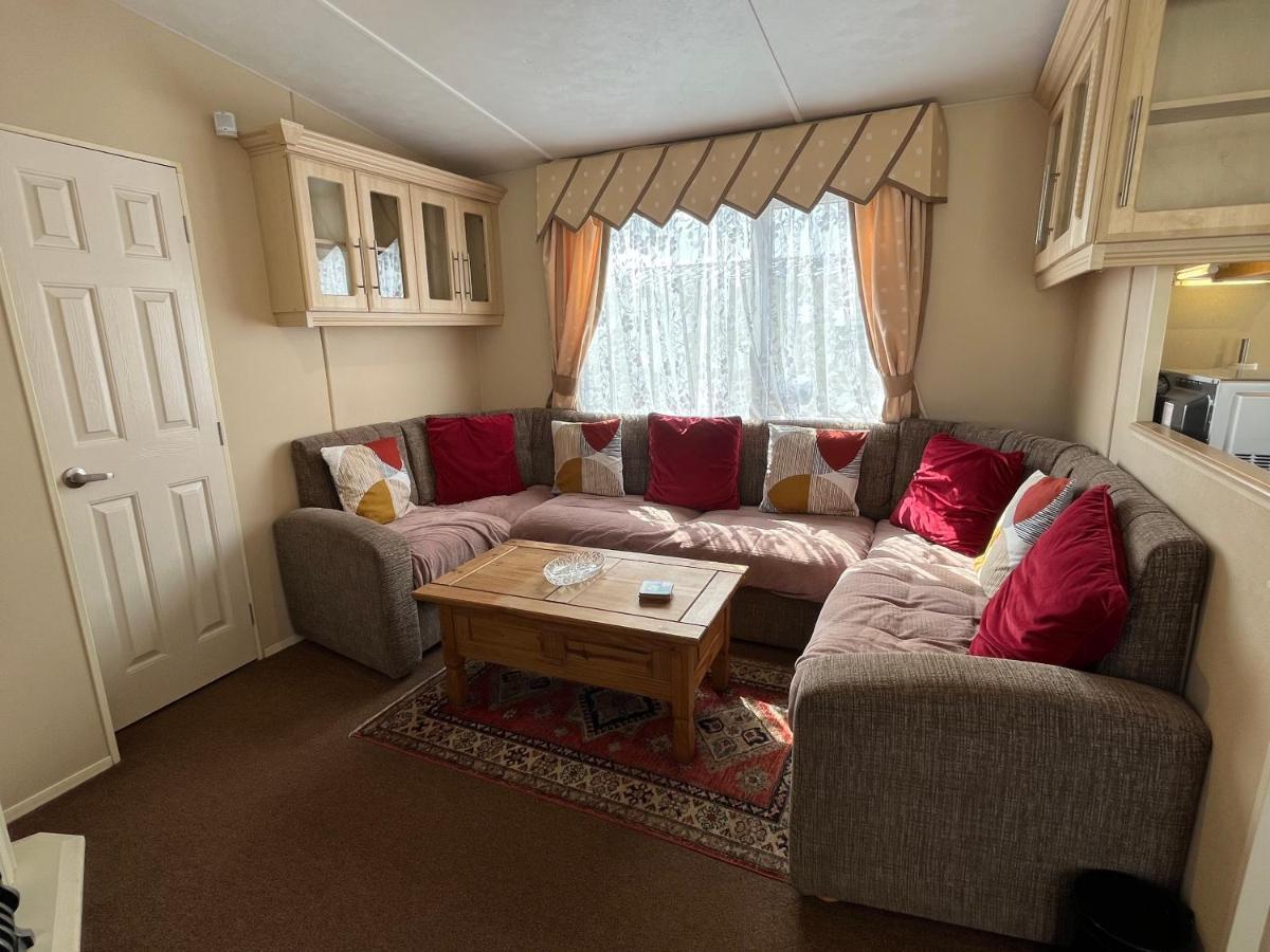 Eagle 63, - California Cliffs, Parkdean, Sleeps 6, Pet Friendly, Bed Linen And Towels Included - Close To The Beach Scratby