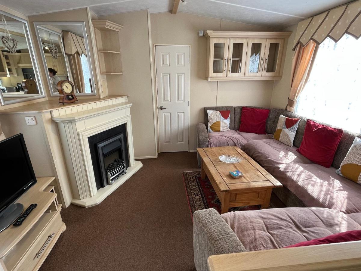 Eagle 63, - California Cliffs, Parkdean, Sleeps 6, Pet Friendly, Bed Linen And Towels Included - Close To The Beach Scratby